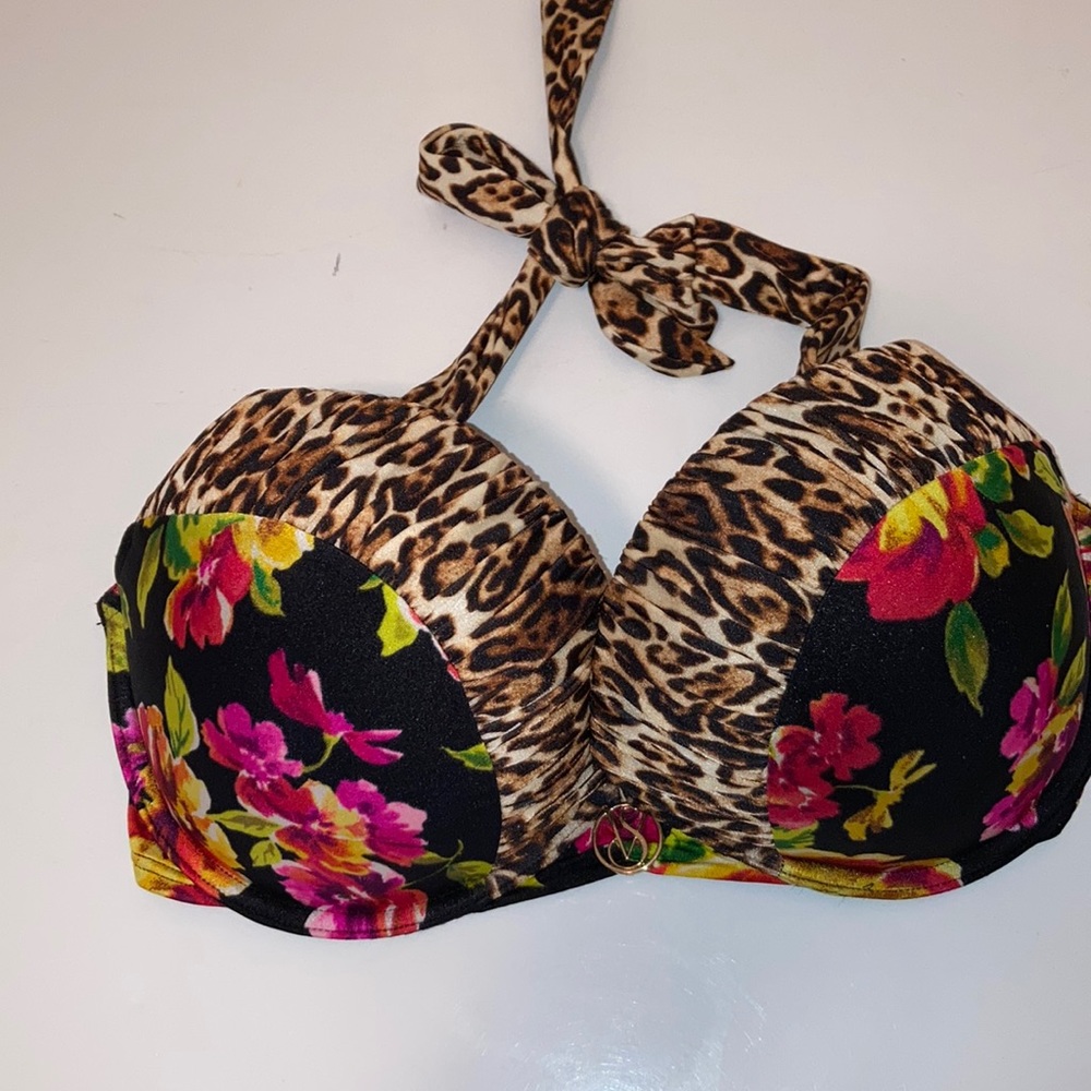Victoria Secret Swim Bikini Top. 34DD Floral Leopard
Bombshell Push Up